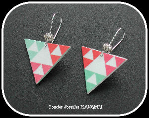 COLLECTION PASTEL : Boucles d'oreilles couleurs pastel, forme de triangle, motif géométrique