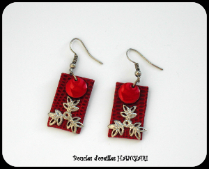 Boucles d'oreilles petits rectangles simili-cuir rouge, sequin rond émaillé rouge