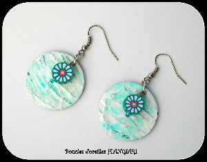 Boucles d'oreilles sequin rond bleu,blanc,fleur marguerite en fimo/www.art-gallery-29.com