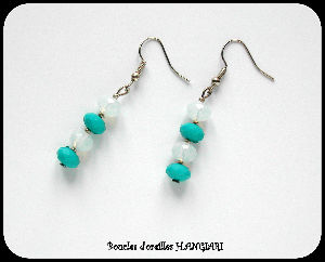 FANTAISIE CLASSIQUE: Turquoise boucles d'oreilles pendantes grappe de perles en cristal facetté, turquoise blanc opaque
